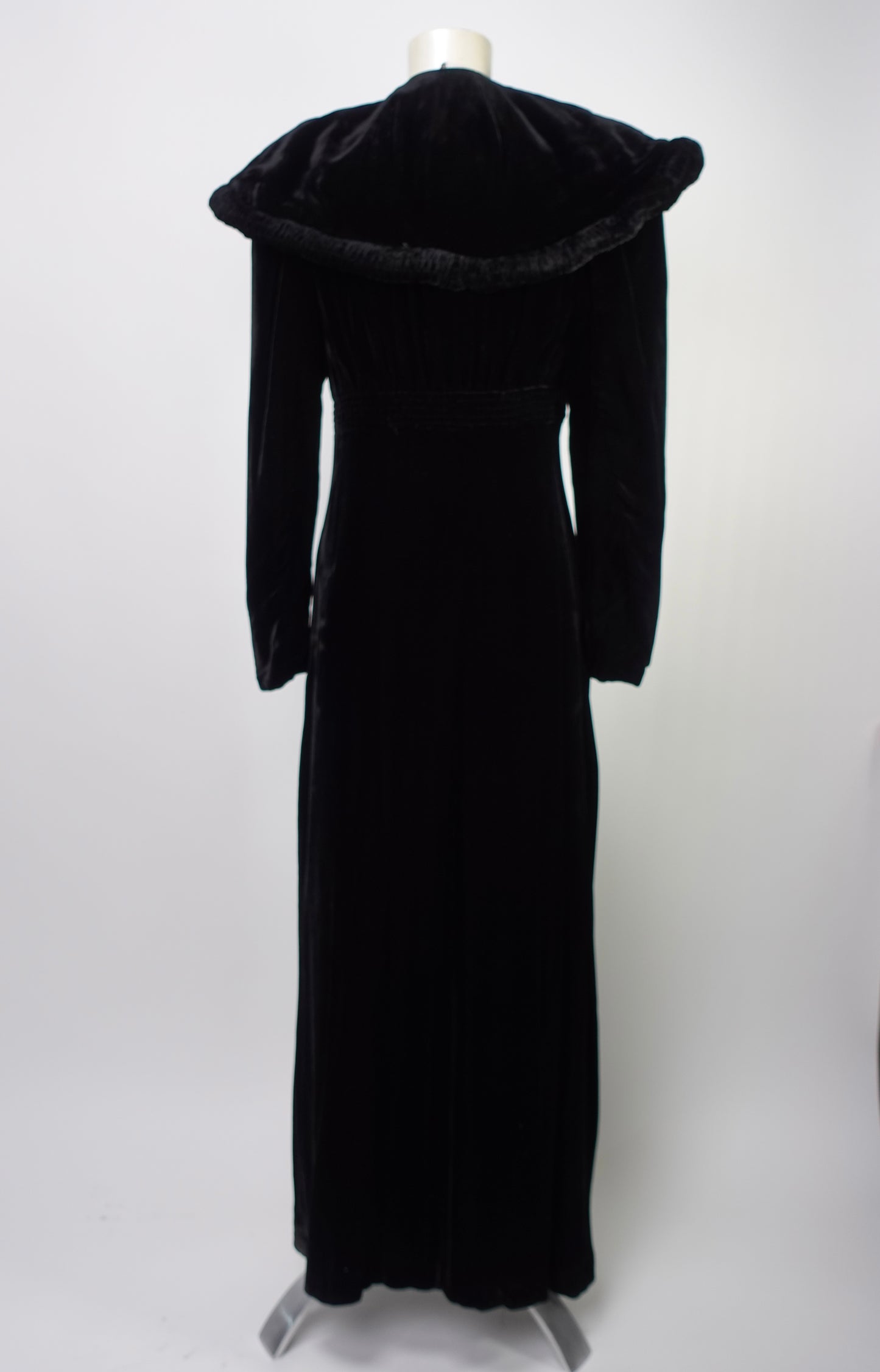 1930S/40S - BLACK VELVET OPERA CAPE/COAT