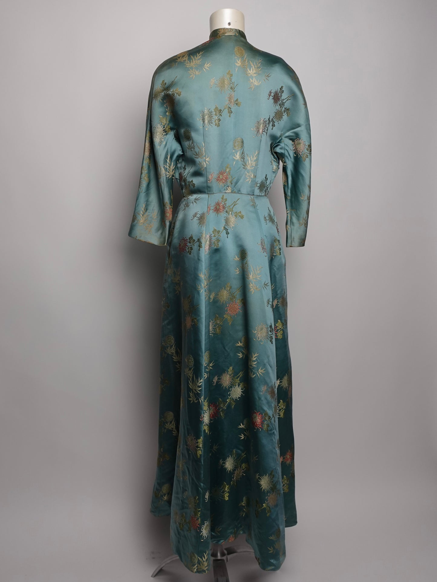 1940S - DYNASTY SATIN/SILK BROCADE DRESSING GOWN