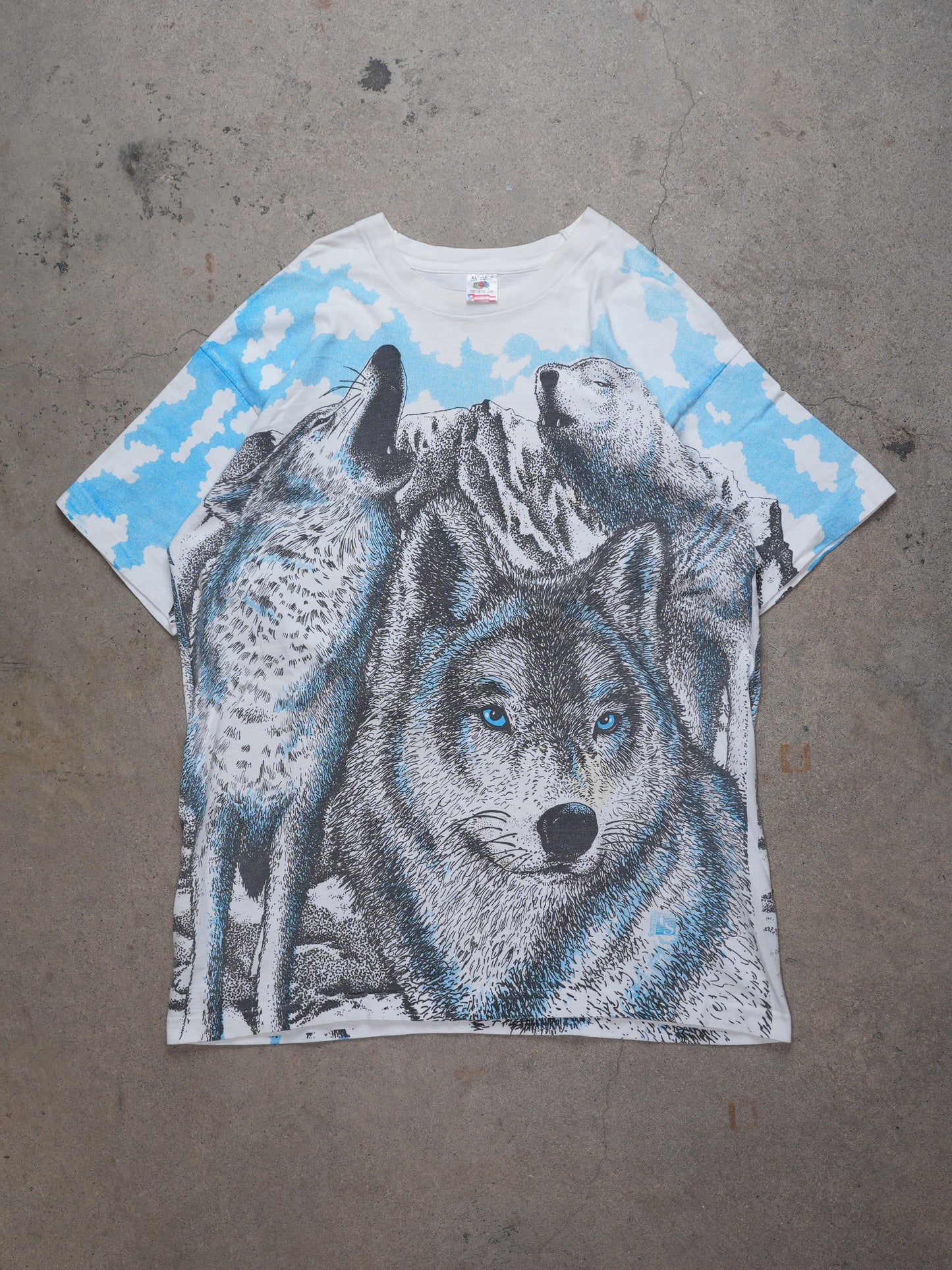  1990S - Wolf Graphic All Over Print T-Shirt (M)