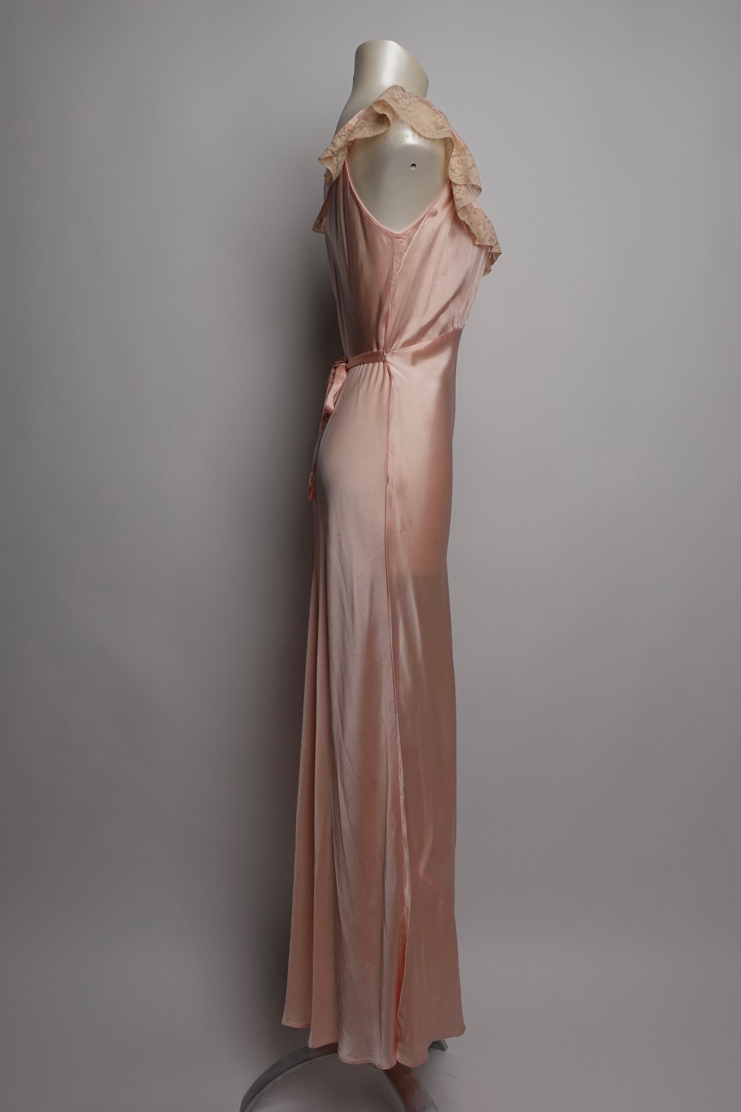 1940S - SILK/SATIN NIGHT GOWN