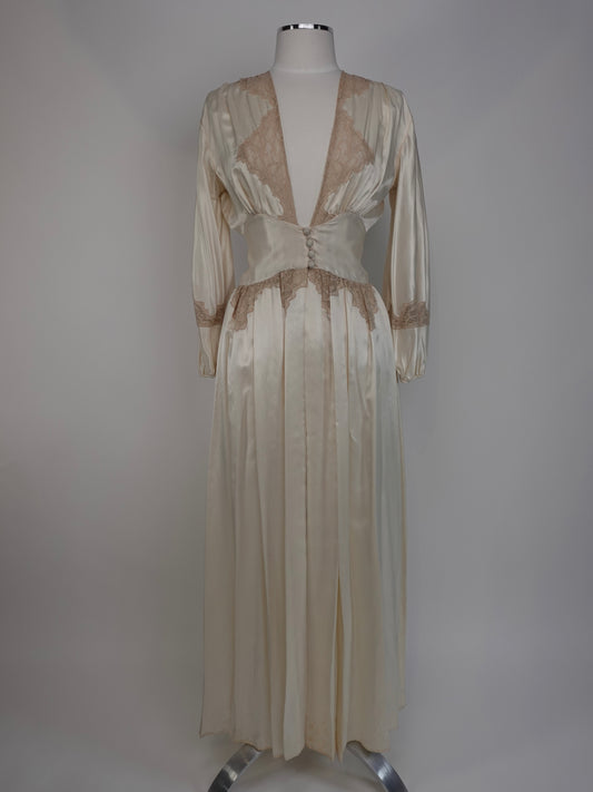 1940S - " RUBY" SILK RUFFLE POET SLEEVE DRESSING GOWN