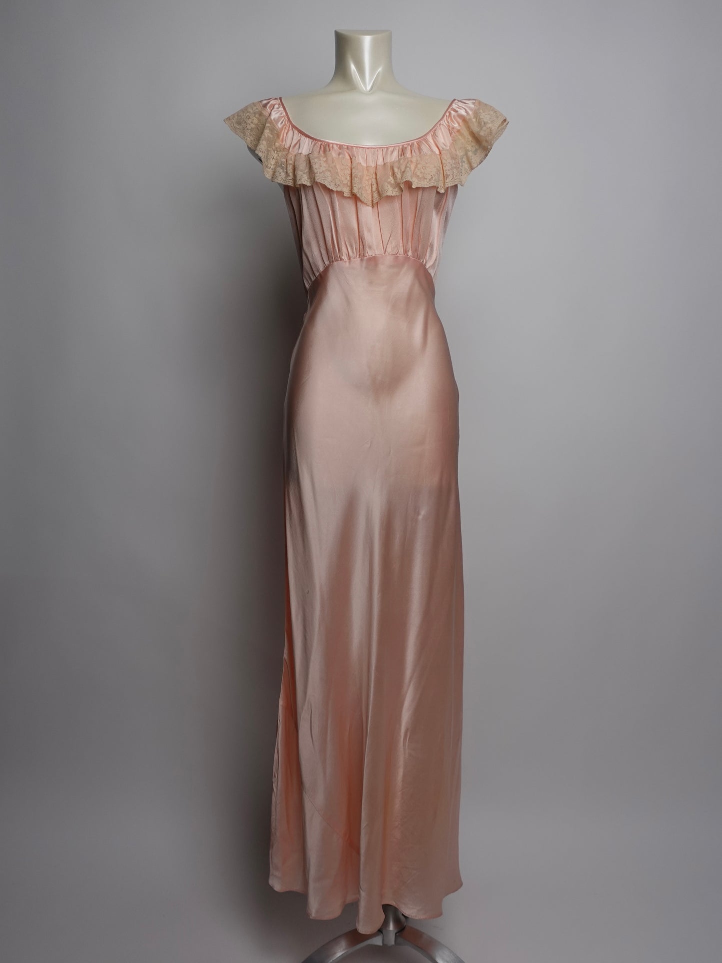 1940S - SILK/SATIN NIGHT GOWN