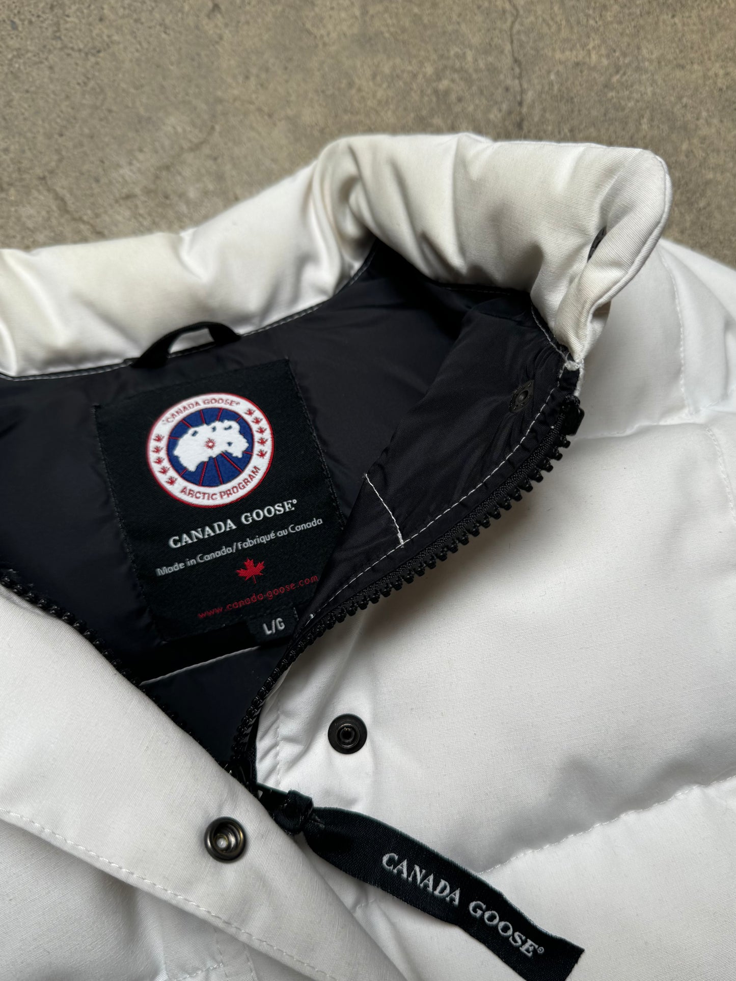 CANADA GOOSE WHITE DOWN LINED QUILTED VEST