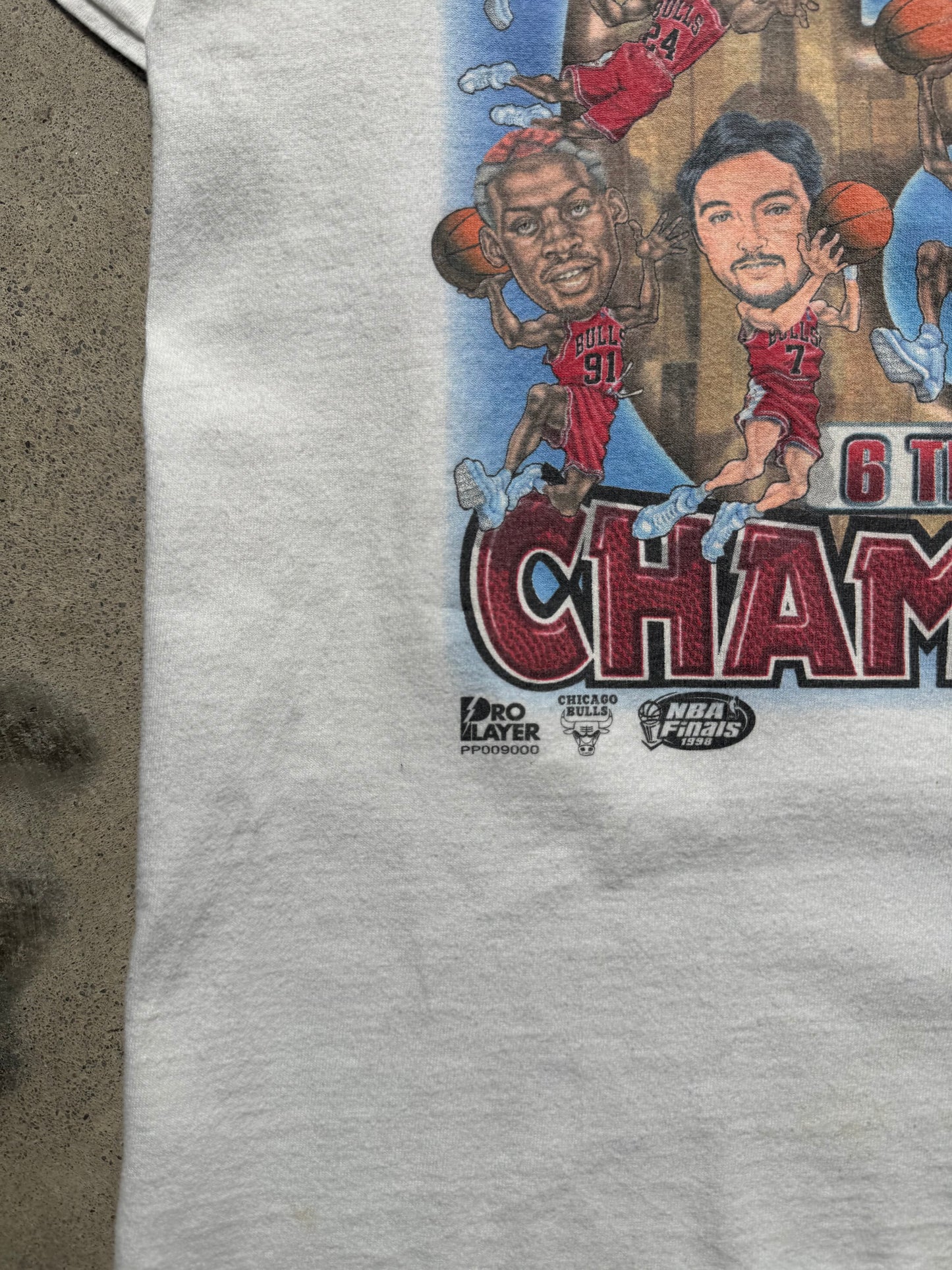 1990S - PRO PLAYER BULLS NBA CHAMPIONS T-SHIRT