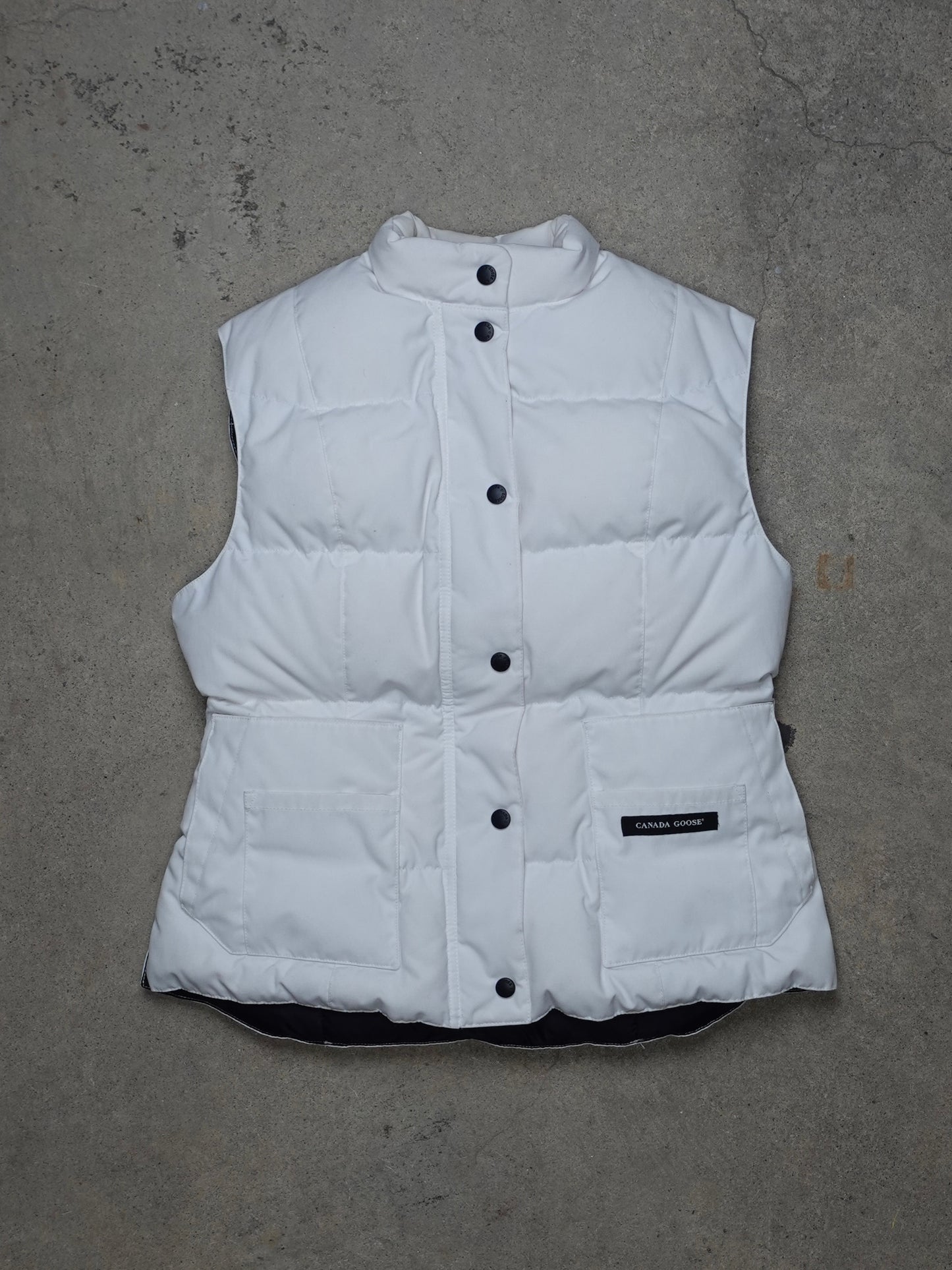 CANADA GOOSE WHITE DOWN LINED QUILTED VEST