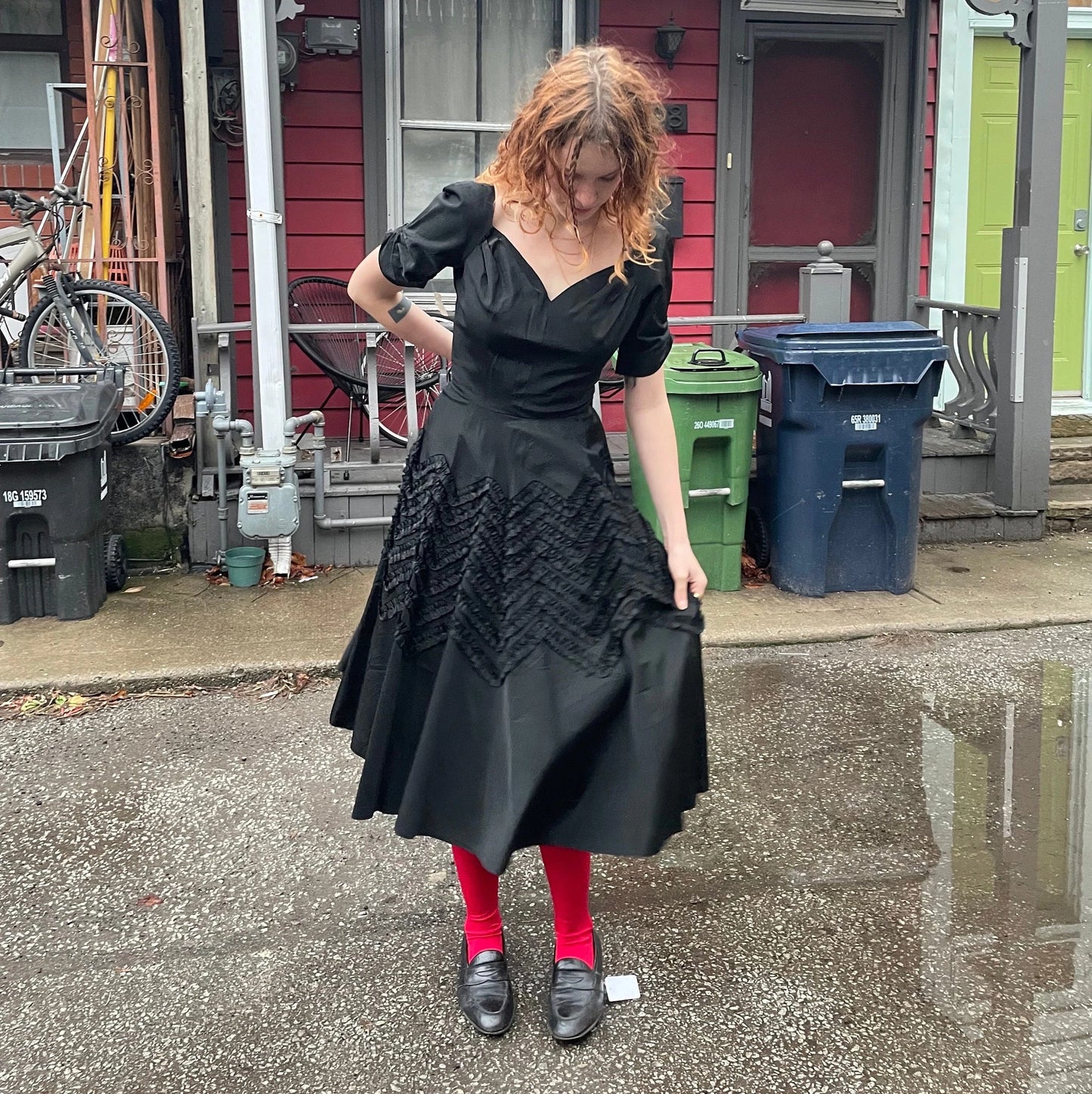 1950S - SUZY PERETTE BLACK TAFFETA DRESS WITH CIRCLE SKIRT