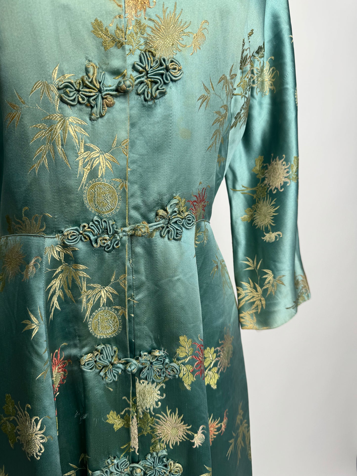 1940S - DYNASTY SATIN/SILK BROCADE DRESSING GOWN