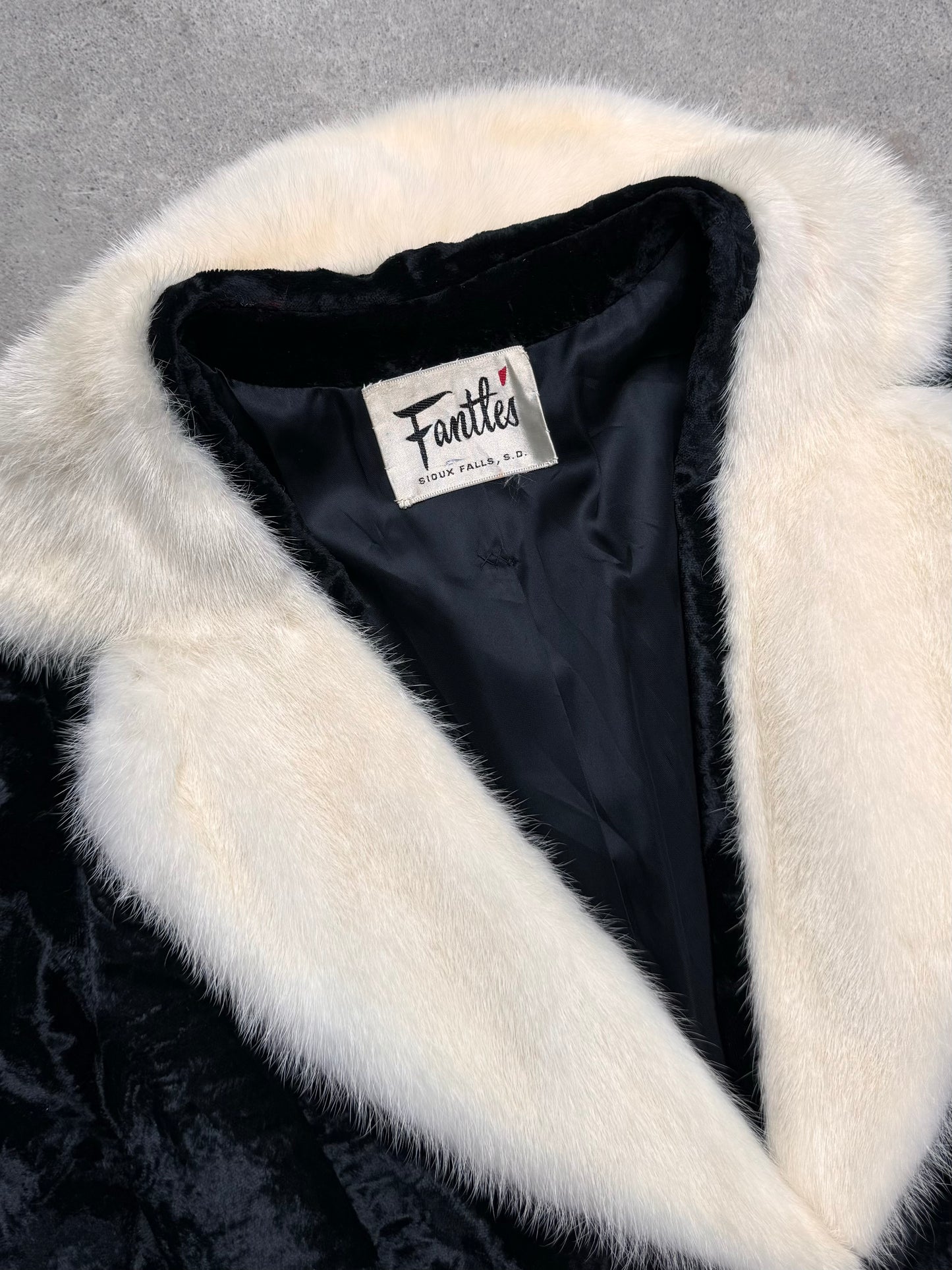 1960S - FANTLES BLACK VELVET MINK FUR COAT