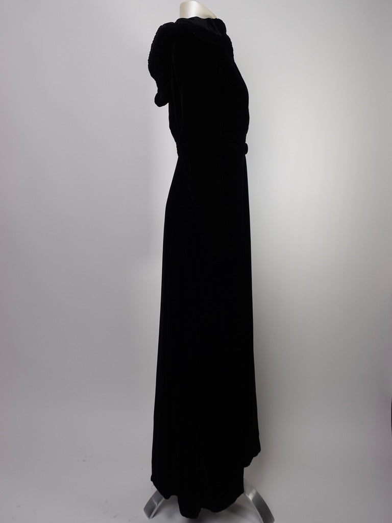 1930S/40S - BLACK VELVET OPERA CAPE/COAT