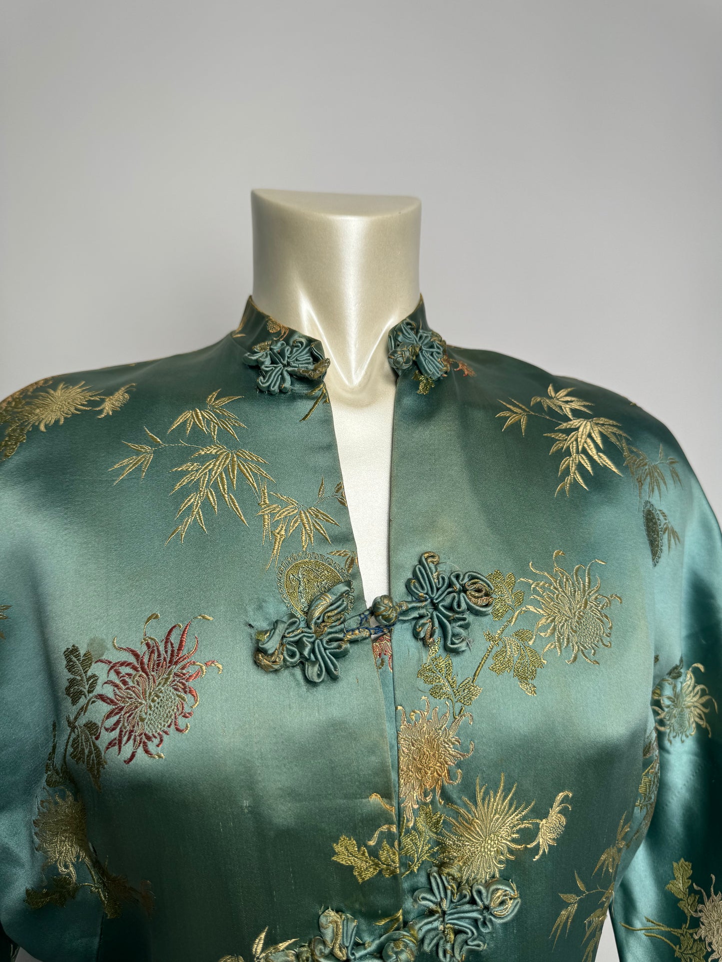 1940S - DYNASTY SATIN/SILK BROCADE DRESSING GOWN