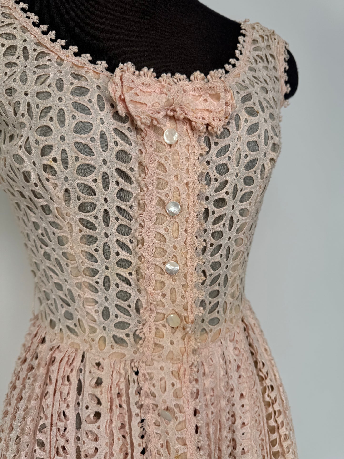 1960S - (PINK CROCHET/LACE)