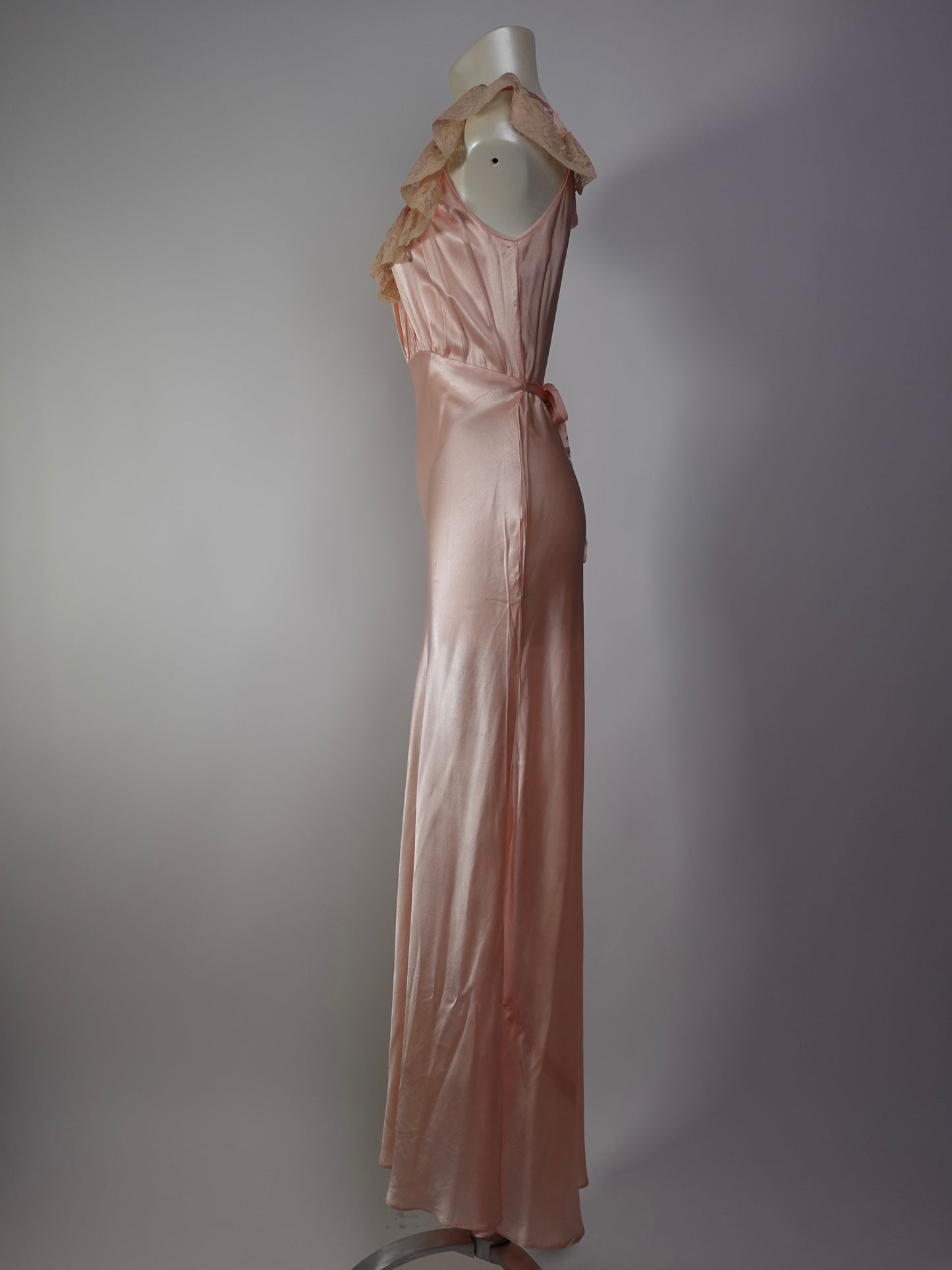 1940S - SILK/SATIN NIGHT GOWN