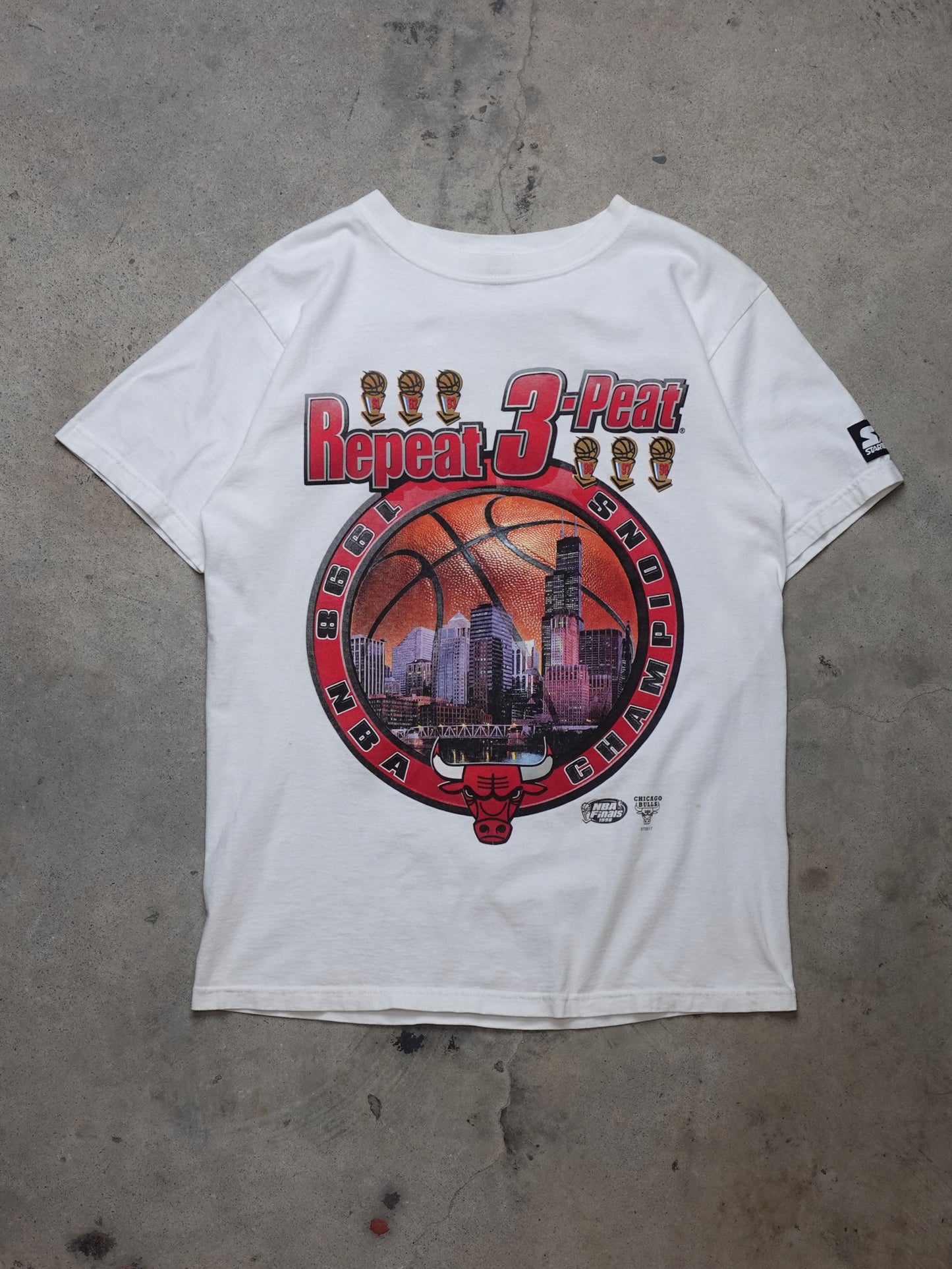 1990s - Starter NBA Chicago Bulls Repeat 3Peat Champions T-Shirt