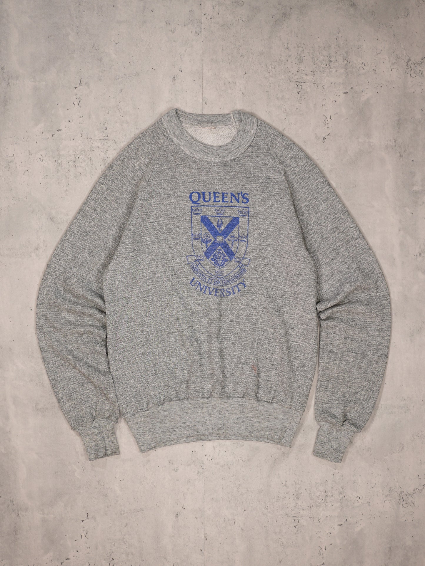 1960S - QUEENS UNIVERSITY RAGLAN SLEEVE SWEATSHIRT